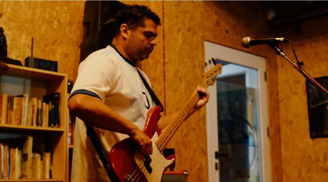 hermes barrios, bajo